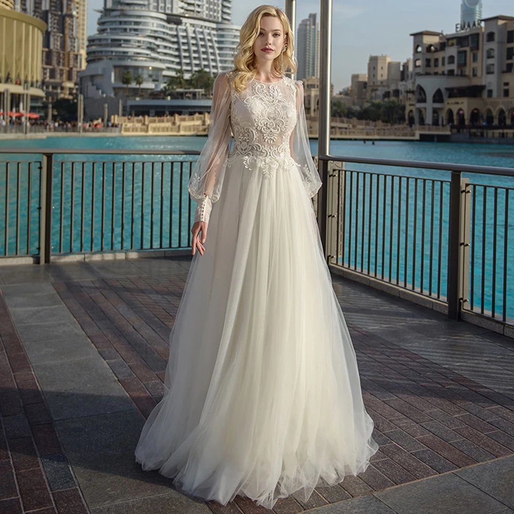 Charming Tulle Wedding Dress A-Line O-Neck Long Sleeve Button Appliques Sweep Train Bridal Gowns 2021 Vestido De Noiva
Charming Tulle Wedding Dress A-Line O-Neck Long Sleeve Button Appliques Sweep Train Bridal Gowns 2021 Vestido De Noiva