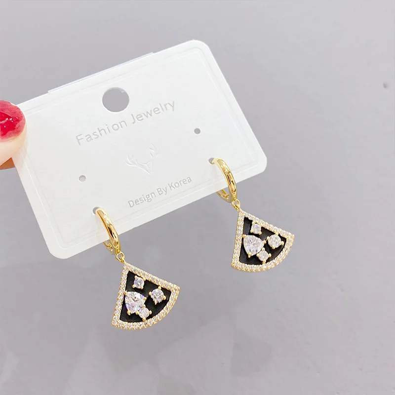 Wholesale Ear Clip Micro-Inlaid 3A Zircon stud Korean Style Trendy Friendly Gold Earrings Jewelry
Wholesale Ear Clip Micro-Inlaid 3A Zircon stud Korean Style Trendy Friendly Gold Earrings Jewelry