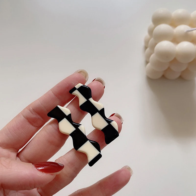 Big Hairpins Women bobby pin Accessories Black White Plaid Acetate Sheet Hair Claw Clips for Girls Headwear Makeup Hair Styling 
Big Hairpins Women bobby pin Accessories Black White Plaid Acetate Sheet Hair Claw Clips for Girls Headwear Makeup Hair Styling