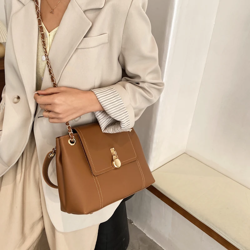 New Arrival Luxury Simple Women's Shoulder Bag Famous Brand Totes Handbag Female 2021 Chains Shoulder Belts Leather Bag 
New Arrival Luxury Simple Women's Shoulder Bag Famous Brand Totes Handbag Female 2021 Chains Shoulder Belts Leather Bag