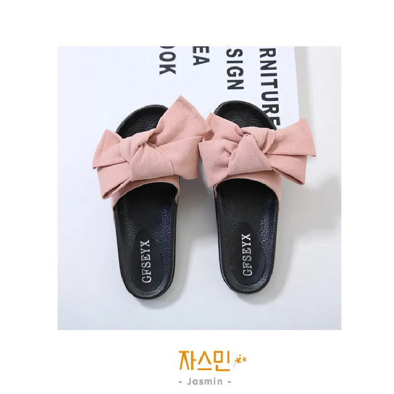 2021 new large size slippers Korean version of big flower one font foot frosted soft slippers
2021 new large size slippers Korean version of big flower one font foot frosted soft slippers