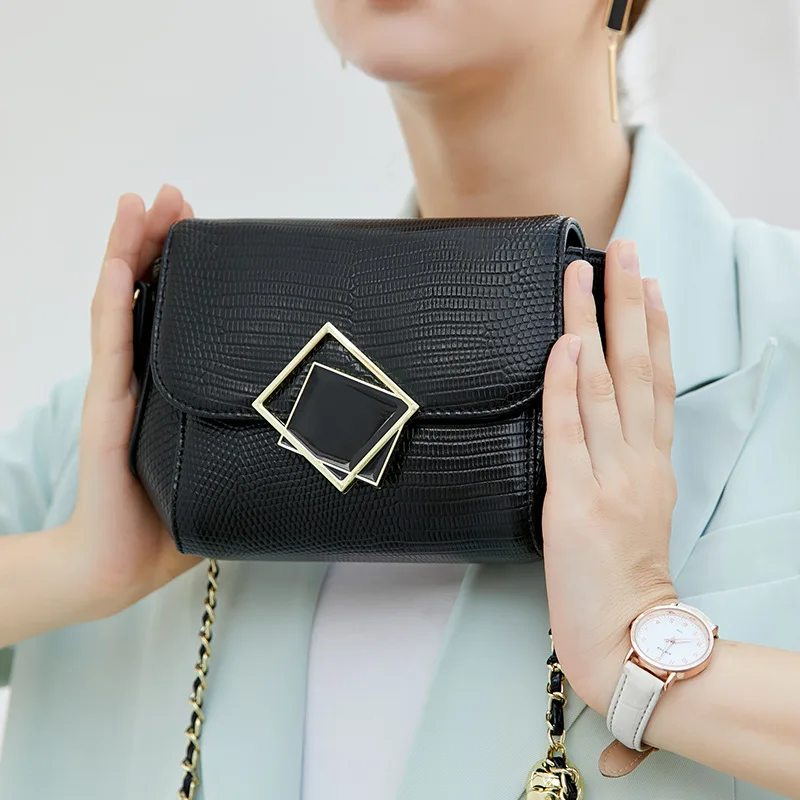 Luxury Brand 100% Genuine Leather, Simple, High-end, Stylish and Elegant Small Square Bag, Versatile One-shoulder Messenger Bag
Luxury Brand 100% Genuine Leather, Simple, High-end, Stylish and Elegant Small Square Bag, Versatile One-shoulder Messenger Bag