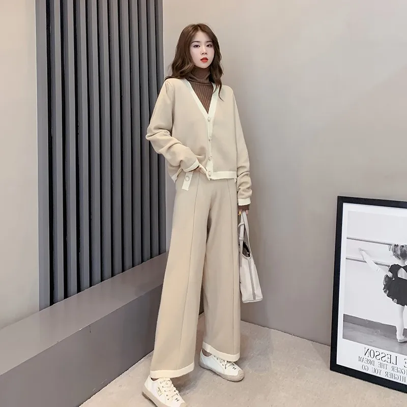 Spring Autumn Women Casual Sweater Pants 2 Pieces Set Female Single Breasted V Neck Tops + Ladies Solid Pattern Knit Pant Suit
Spring Autumn Women Casual Sweater Pants 2 Pieces Set Female Single Breasted V Neck Tops + Ladies Solid Pattern Knit Pant Suit
