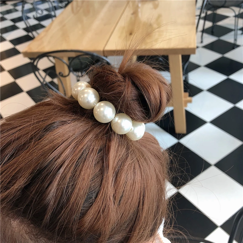 Woman Big Pearl Hair Ties Fashion Korean Style Hairband Scrunchies Girls Ponytail Holders Rubber Band Hair Accessories
Woman Big Pearl Hair Ties Fashion Korean Style Hairband Scrunchies Girls Ponytail Holders Rubber Band Hair Accessories
