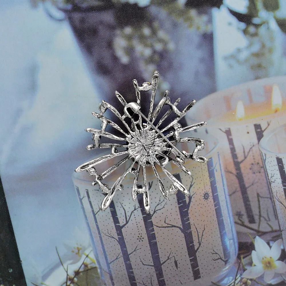CINDY XIANG Stylish alloy rhinestone glass flower pin and brooch suitable for women's party gift accessories Jewelry Brooch
CINDY XIANG Stylish alloy rhinestone glass flower pin and brooch suitable for women's party gift accessories Jewelry Brooch