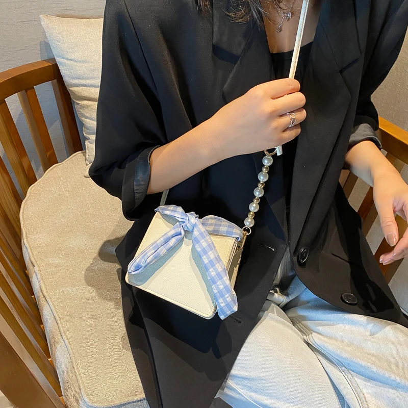 Ladies Shoulder Bag Plaid Stripe Lovely Bow Beaded Chain Crossbody Small Square Bag Wholesale 2021 Charm Fashion Women Bags
Ladies Shoulder Bag Plaid Stripe Lovely Bow Beaded Chain Crossbody Small Square Bag Wholesale 2021 Charm Fashion Women Bags