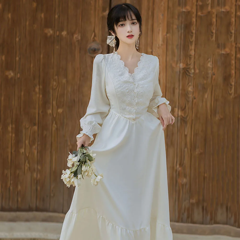 Spring Autumn New White Embroidery Dress French Retro Palace Wind Embroidery Vacation Fairy Cute Party Long Sexy V-neck Dress
Spring Autumn New White Embroidery Dress French Retro Palace Wind Embroidery Vacation Fairy Cute Party Long Sexy V-neck Dress