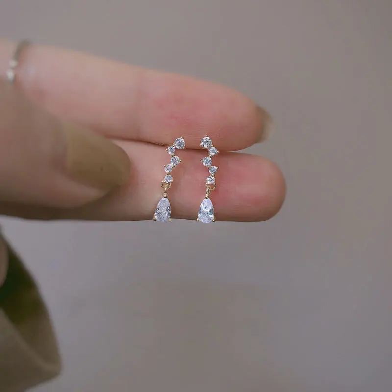 Серьги из серебра 925 пробы с мелкими цирконами в форме капли воды, элегантные изящные ювелирные украшения для свадебной вечеринки, новинка ... 
Серьги из серебра 925 пробы с мелкими цирконами в форме капли воды, элегантные изящные ювелирные украшения для свадебной вечеринки, новинка ...