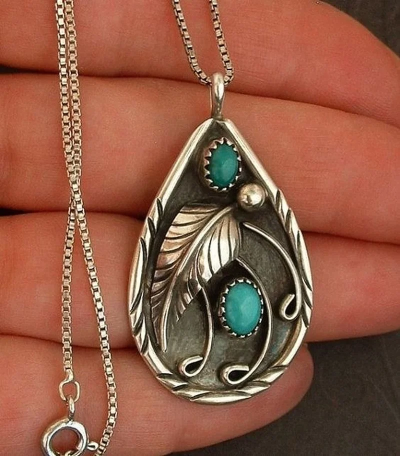 Vintage Turquoise Dyed Black Feather Pendant S925 Silver Necklace Pendant Engagement Wedding Gift Jewelry Wholesale
Vintage Turquoise Dyed Black Feather Pendant S925 Silver Necklace Pendant Engagement Wedding Gift Jewelry Wholesale