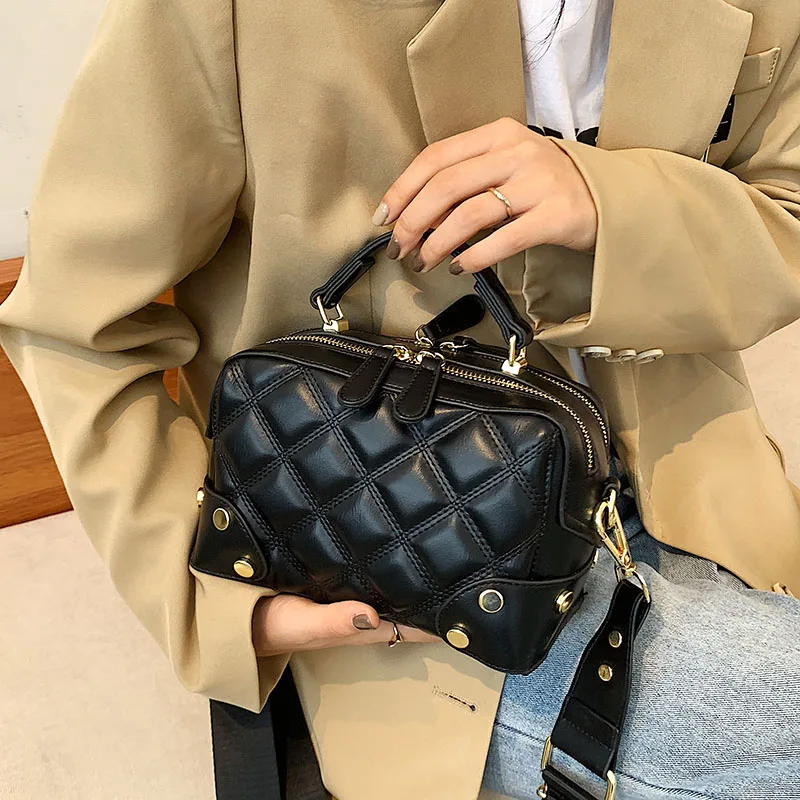 Retro Luxury Rhombus Embroidery Thread Women's Shoulder Bag PU Leather Crossbody Bag Designer Rivet Square Bag Handbag and Purse
Retro Luxury Rhombus Embroidery Thread Women's Shoulder Bag PU Leather Crossbody Bag Designer Rivet Square Bag Handbag and Purse