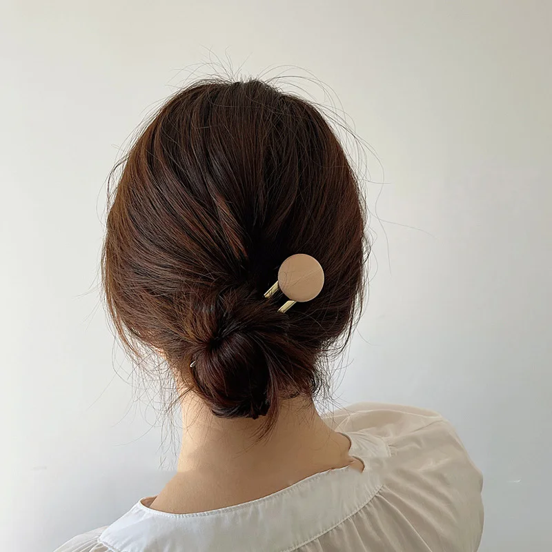 Fashion Metal Hair Sticks For Women Wooden Hair Clip Pins Minimalist U Shape Girls Hairpins Hair Bun Maker Headwear
Fashion Metal Hair Sticks For Women Wooden Hair Clip Pins Minimalist U Shape Girls Hairpins Hair Bun Maker Headwear