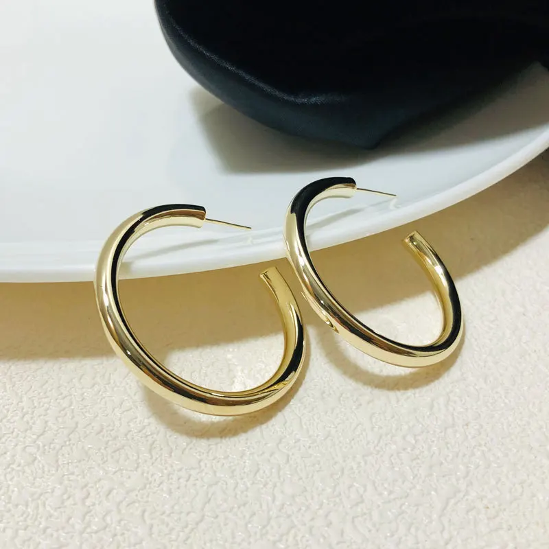 Fashionable and simple Earrings New in 2020
Fashionable and simple Earrings New in 2020