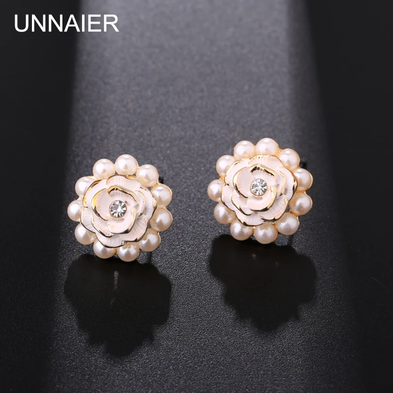 UNNAIER fashion sweet white Rose flower Earrings Female Imitation pearls Rhinestone Ear jewelry
UNNAIER fashion sweet white Rose flower Earrings Female Imitation pearls Rhinestone Ear jewelry