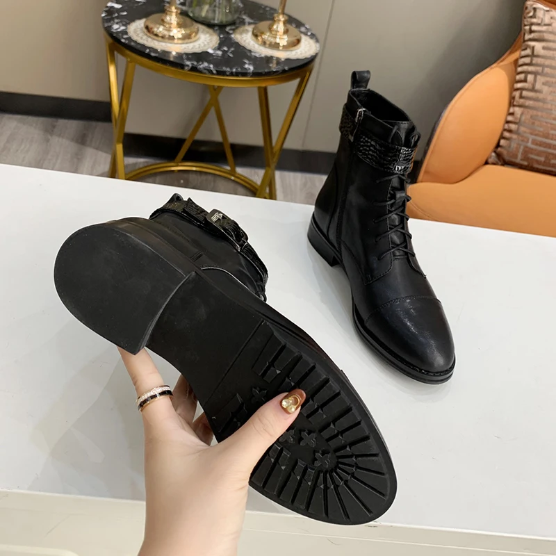 Autumn 2021 new leather women's shoes side zipper mid tube boots lace up flat heel short boots Martin boots women's autumn boots 
Autumn 2021 new leather women's shoes side zipper mid tube boots lace up flat heel short boots Martin boots women's autumn boots