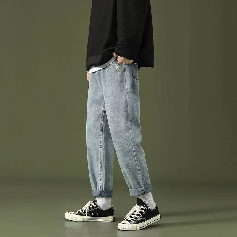 Men's jeans 2021 spring and winter new trendy small straight all-match printed jeans loose casual fashion young men's clothing
Men's jeans 2021 spring and winter new trendy small straight all-match printed jeans loose casual fashion young men's clothing