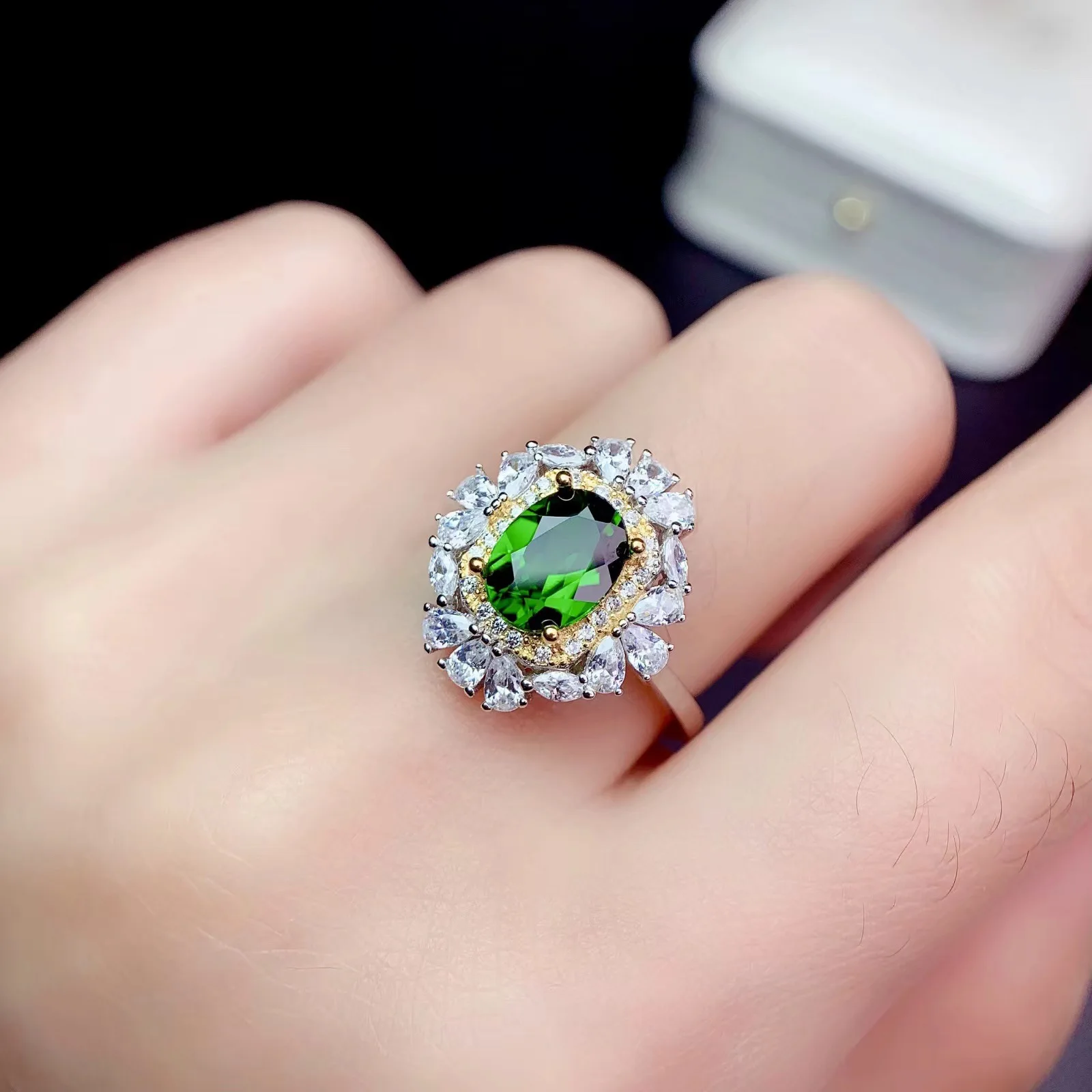 BLACK ANGEL 2021 New Silver Super Flash Luxury Emerald Adjustable Ring Two-Tone Dazzling Full Diamond Engagement Jewelry Gift
BLACK ANGEL 2021 New Silver Super Flash Luxury Emerald Adjustable Ring Two-Tone Dazzling Full Diamond Engagement Jewelry Gift
