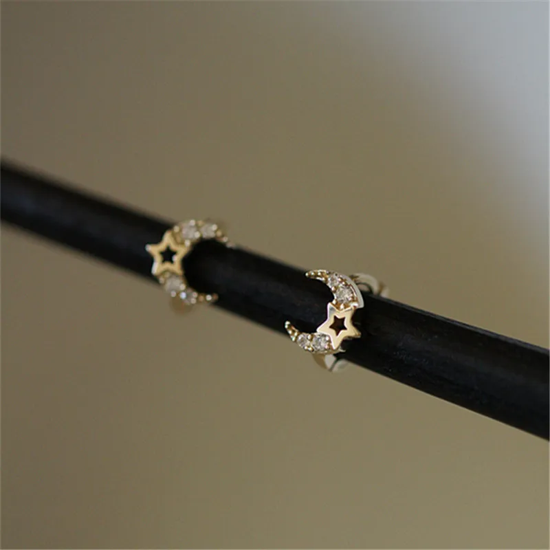 925 Sterling Silver Plating 14k Gold Korean Creative Pav Crystal Star Ear Bone Buckle Earrings Women Simple Jewelry Gift
925 Sterling Silver Plating 14k Gold Korean Creative Pav Crystal Star Ear Bone Buckle Earrings Women Simple Jewelry Gift