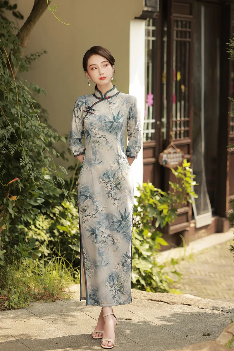 Spring Elegant Mandarin Collar Seven Points Sleeve Snow Fleece Long Cheongsam Traditional Chinese Handmade Button Qipao
Spring Elegant Mandarin Collar Seven Points Sleeve Snow Fleece Long Cheongsam Traditional Chinese Handmade Button Qipao
