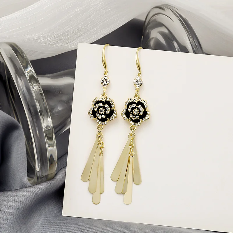 Fashion Creative Black Rose Earrings Exaggerated Tassel Pendant Earrings Women's Holiday Party Jewelry Gifts
Fashion Creative Black Rose Earrings Exaggerated Tassel Pendant Earrings Women's Holiday Party Jewelry Gifts