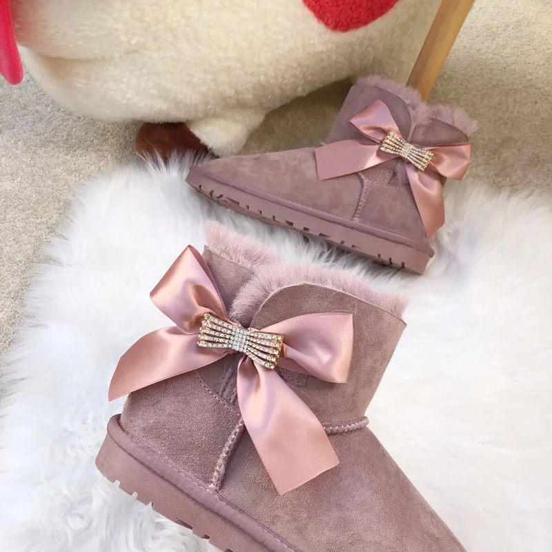 Blinging Bowknot 2019 Nice 100% Genuine Sheepskin Leather Woman Snow Boots Natural Fur Women's Boots Warm Wool Winter Boots
Blinging Bowknot 2019 Nice 100% Genuine Sheepskin Leather Woman Snow Boots Natural Fur Women's Boots Warm Wool Winter Boots
