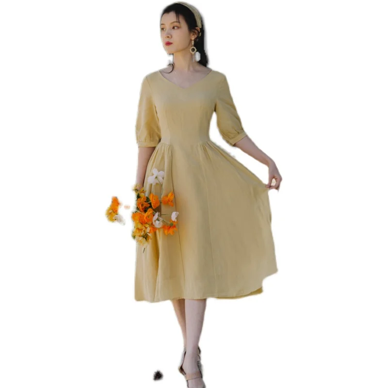 Make light yellow dress price shall not be less than RMB 
Make light yellow dress price shall not be less than RMB