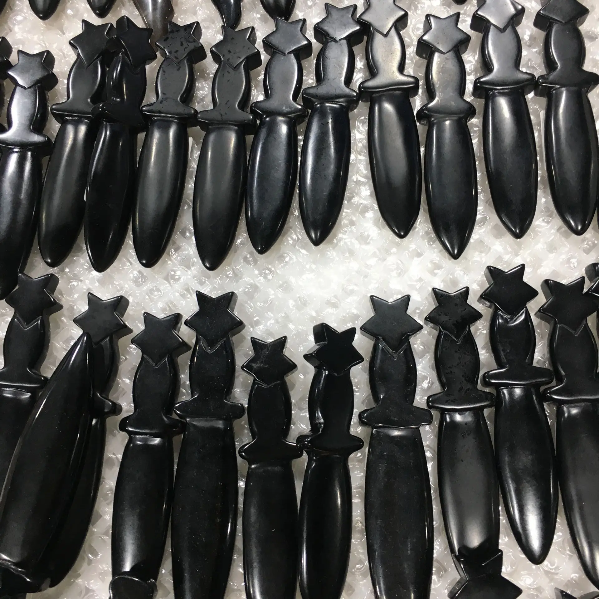 Natural Black Obsidian Crystal Protection Stone Hand Carved Dagger Folk Crafts Men Gifts Magic Talisman And Sword Witch Supplies
Natural Black Obsidian Crystal Protection Stone Hand Carved Dagger Folk Crafts Men Gifts Magic Talisman And Sword Witch Supplies