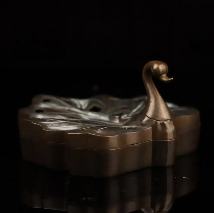 Архаизовая латунная павлинья ажурная курильница домашнее настольное украшение поделки статуя
Архаизовая латунная павлинья ажурная курильница домашнее настольное украшение поделки статуя