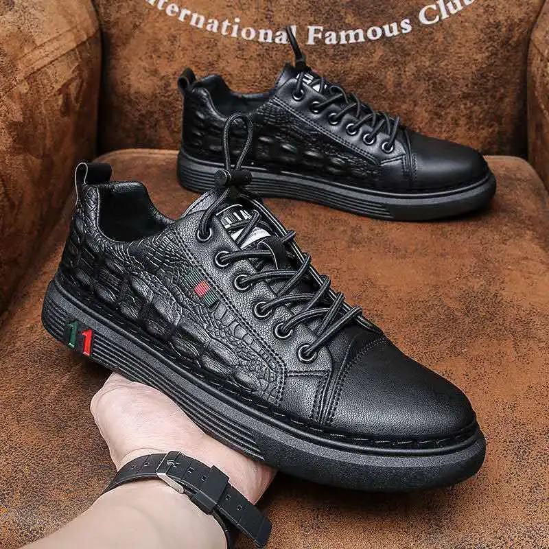 High Quality Men Vulcanized shoes New High Top Canvas Casual shoes Men Autumn Leather Sneakers Metal Chain Plus Size Male Flats
High Quality Men Vulcanized shoes New High Top Canvas Casual shoes Men Autumn Leather Sneakers Metal Chain Plus Size Male Flats