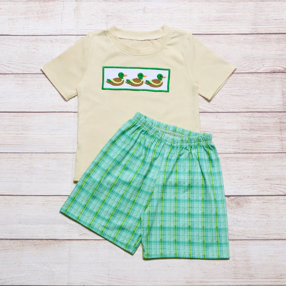 Summer Clothes Yellow Short Sleeve Top And Green Plaid Shorts Three Ducks Embroidered Pattern Boys Clothes
Summer Clothes Yellow Short Sleeve Top And Green Plaid Shorts Three Ducks Embroidered Pattern Boys Clothes