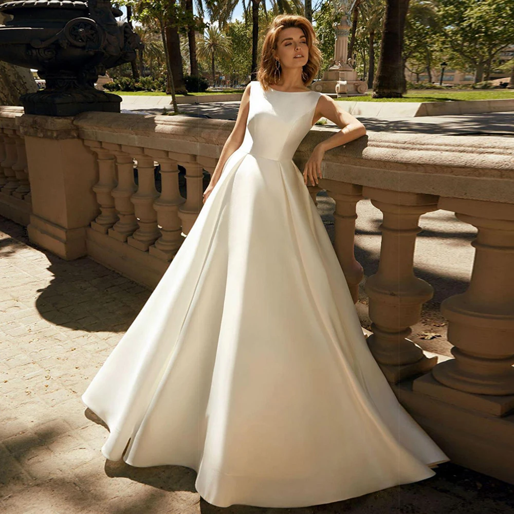 Famous Design Satin Wedding Dress Jewel Neck Open Back Bridal Dress A Line Seaside 2022 vestido longo de festa
Famous Design Satin Wedding Dress Jewel Neck Open Back Bridal Dress A Line Seaside 2022 vestido longo de festa