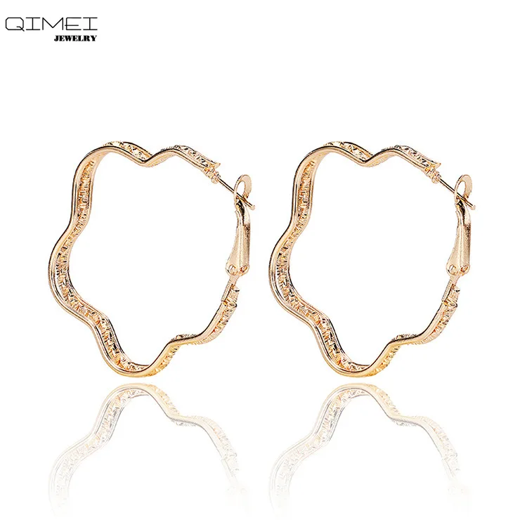 FN big round Irregular Hoop Earrings with gold color For Women hoop earrings with metal gold hoop earrings party gift jewelry
FN big round Irregular Hoop Earrings with gold color For Women hoop earrings with metal gold hoop earrings party gift jewelry