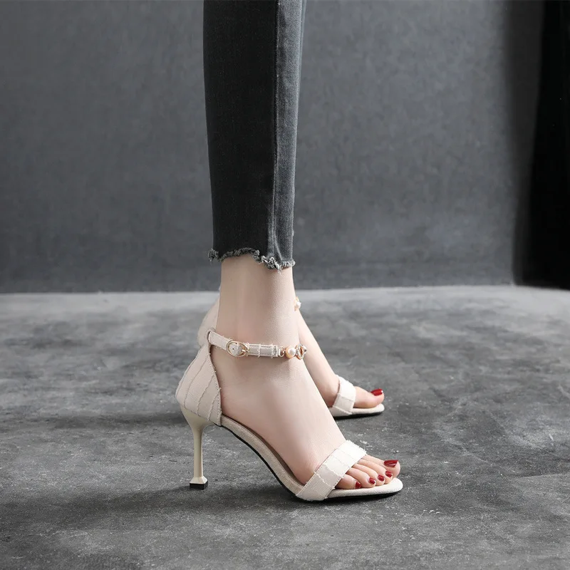 2021 Summer Open Toe Luxury Sandals High Heels Low-Heeled Shoes With Strap Suit Female Beige Large Size Peep Fashion High-heeled
2021 Summer Open Toe Luxury Sandals High Heels Low-Heeled Shoes With Strap Suit Female Beige Large Size Peep Fashion High-heeled