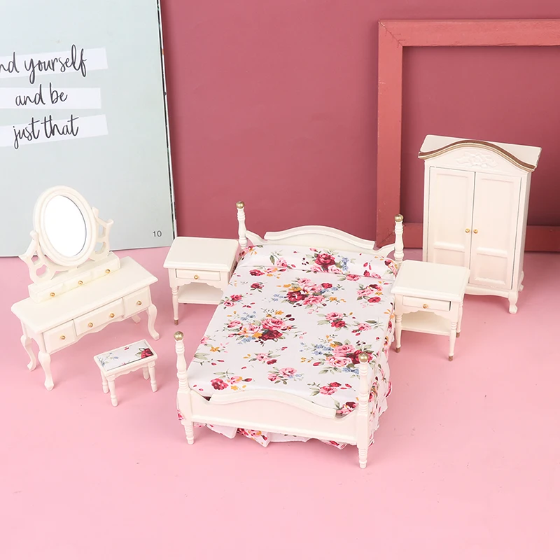 6Pcs/set 1:12 Dollhouse Miniature Bedroom Furniture Dolls Double Bed Wardrobe Dresser
6Pcs/set 1:12 Dollhouse Miniature Bedroom Furniture Dolls Double Bed Wardrobe Dresser