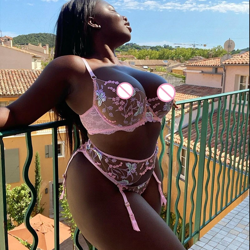 Spring Summer Bikini lingerie fashion women's embroidered lace heavy craft underwear three-piece suit
Spring Summer Bikini lingerie fashion women's embroidered lace heavy craft underwear three-piece suit