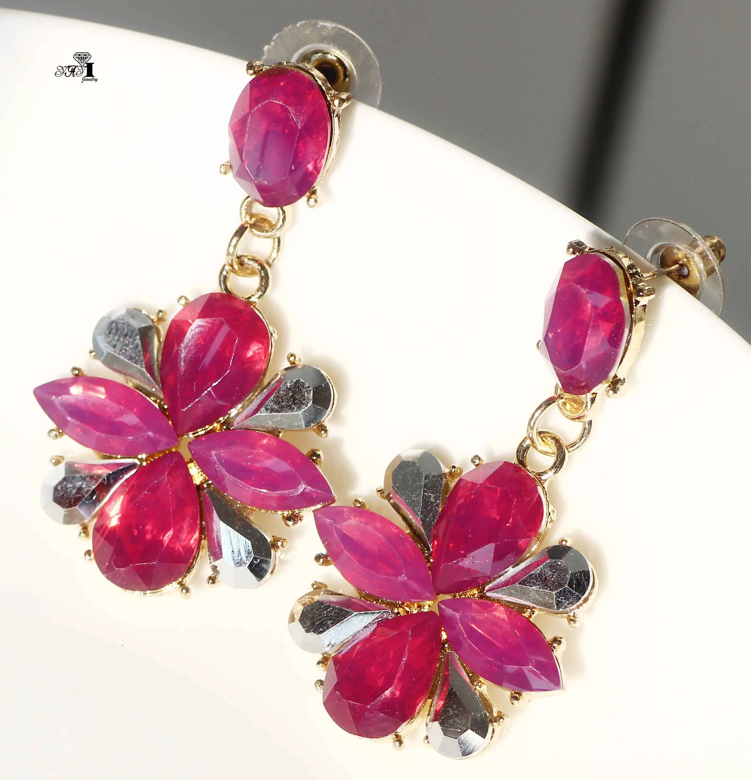 YaYi Jewelry Fashion Red Glass Flower Dangle Crystal Women Ancient Gold Color Wear Ear Band Tassel Couples Wedding Earrings
YaYi Jewelry Fashion Red Glass Flower Dangle Crystal Women Ancient Gold Color Wear Ear Band Tassel Couples Wedding Earrings