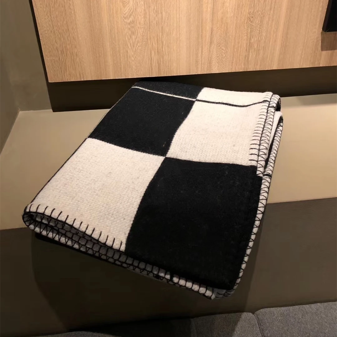 High-end Luxury H Cashmere Wool Blanket and Pillow sets, Thicken 800G Wool Throw Blanket Cushion Room Decoration Textil
High-end Luxury H Cashmere Wool Blanket and Pillow sets, Thicken 800G Wool Throw Blanket Cushion Room Decoration Textil