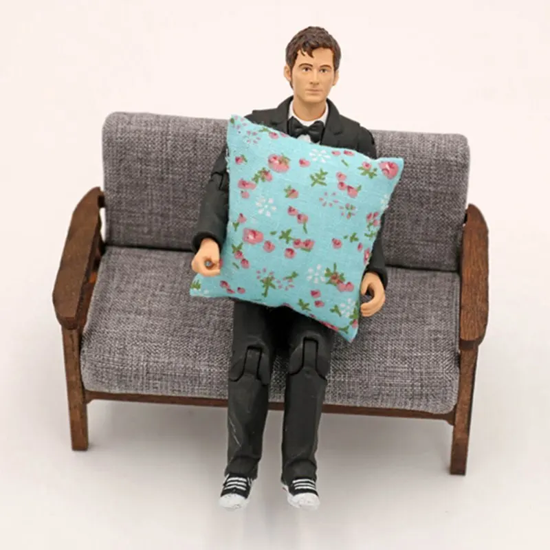 2Pcs 1/12 Dollhouse Miniature Flower Pillow Cushions For Sofa Couch Bed High Quality
2Pcs 1/12 Dollhouse Miniature Flower Pillow Cushions For Sofa Couch Bed High Quality