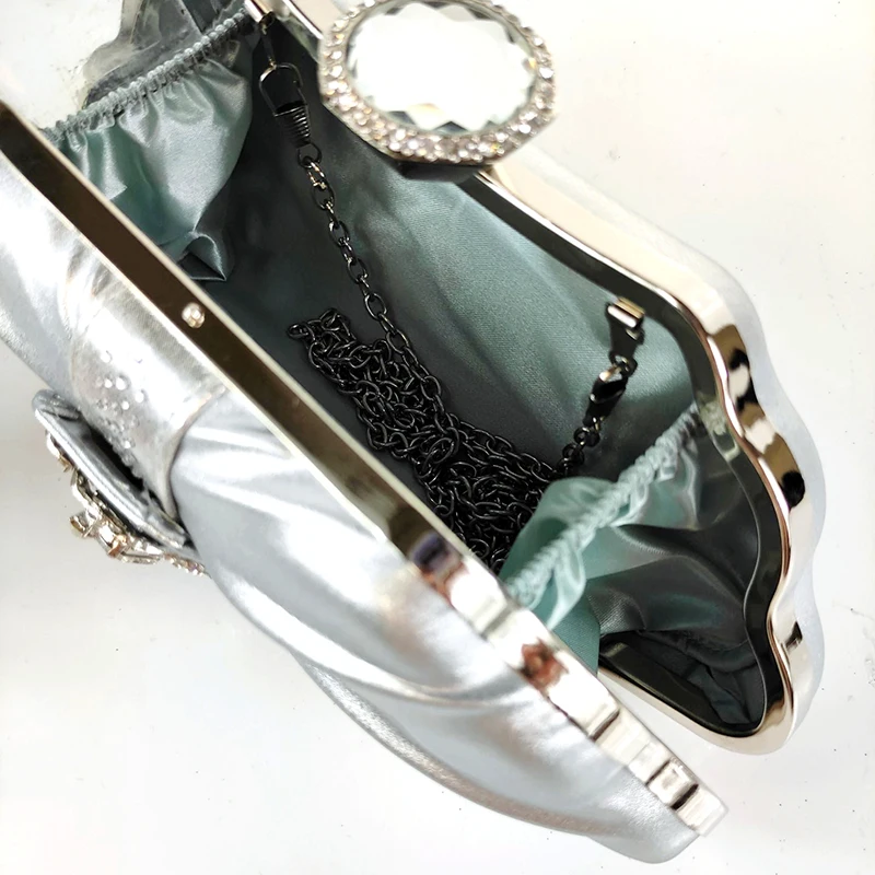 New Elagant Fashion Unique Style Italian design Party Noble Luxury Ladies Shoes and Bag Set in Silver Color for Wedding
New Elagant Fashion Unique Style Italian design Party Noble Luxury Ladies Shoes and Bag Set in Silver Color for Wedding