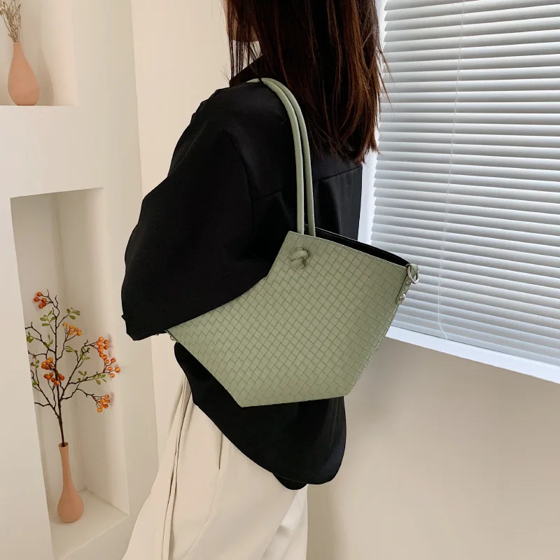 Women's Backpack Summer Preparation Simple Handbag Casual Western Style 2021 New Ladies Bucket Tote Bag
Women's Backpack Summer Preparation Simple Handbag Casual Western Style 2021 New Ladies Bucket Tote Bag