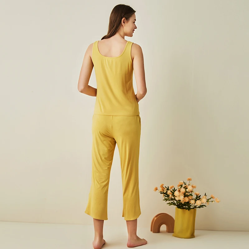 Bamboo fiber pajamas women's 21 summer new product sleeveless vest nine-point pants home set
Bamboo fiber pajamas women's 21 summer new product sleeveless vest nine-point pants home set