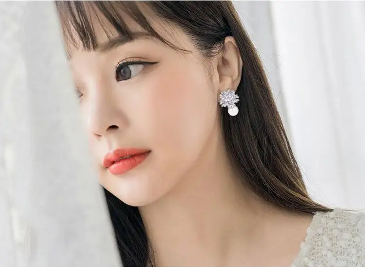 Snowflake Pearl Stud Earrings High Quality Zircon Crystal Fashion Sweet Woman Earrings Wedding Temperament Jewelry Gift
Snowflake Pearl Stud Earrings High Quality Zircon Crystal Fashion Sweet Woman Earrings Wedding Temperament Jewelry Gift
