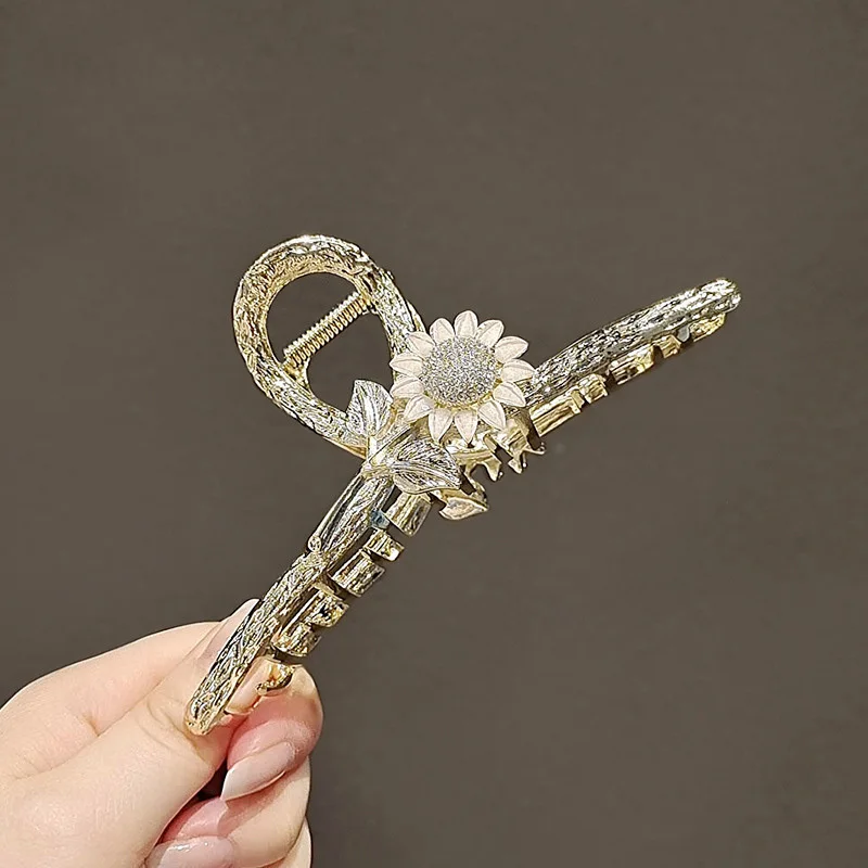 Sunflower Leaf Texture Shark Hair Claws Grab Clip Alloy Head Hair Clip Personalized Diamond Hair Accessories Tool Hairgrip
Sunflower Leaf Texture Shark Hair Claws Grab Clip Alloy Head Hair Clip Personalized Diamond Hair Accessories Tool Hairgrip