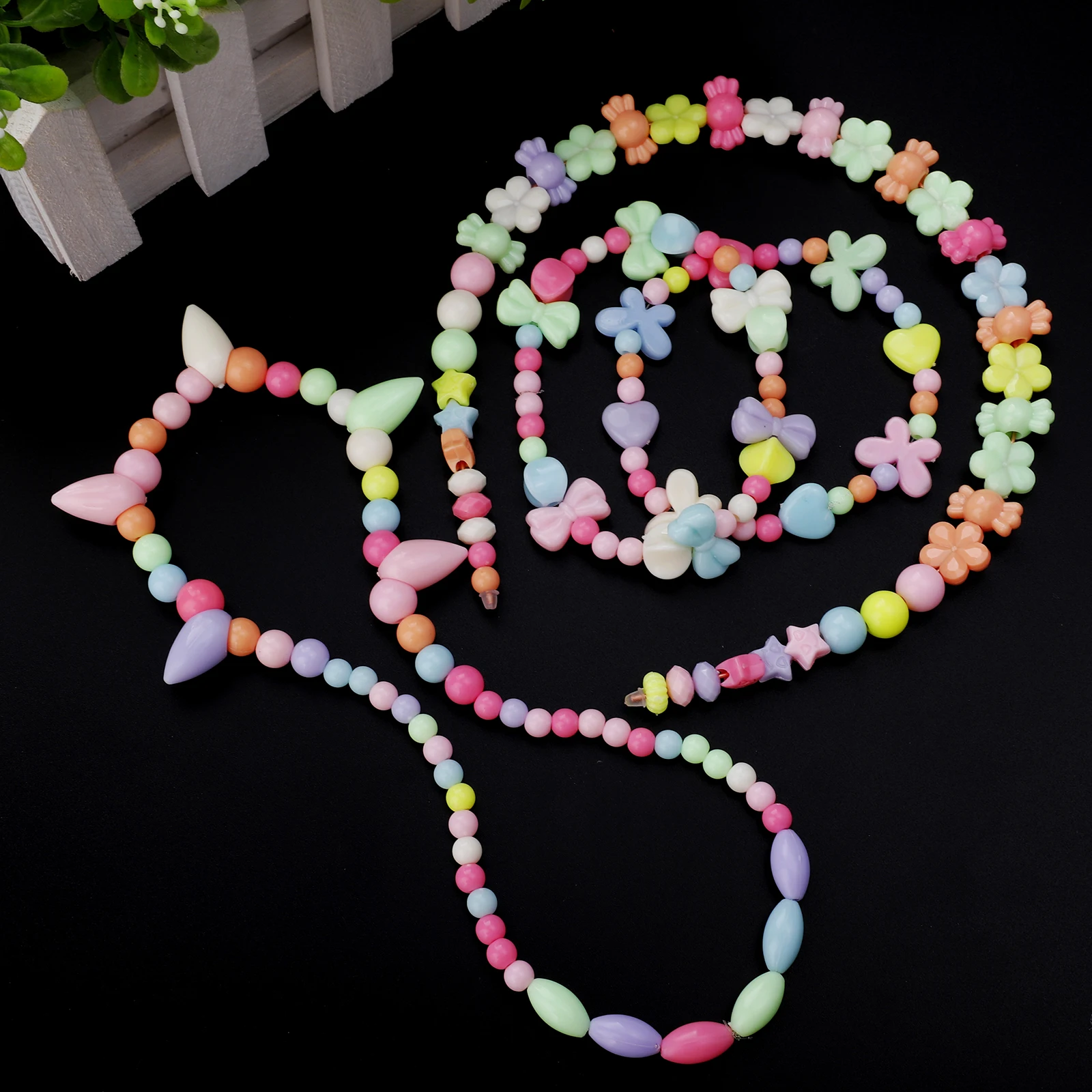 Girl Creative DIY Handmade Beaded Children's Toy Loose Spacer Beads Crafts Making Bracelet Necklace Jewelry Kit Toy Gift 
Girl Creative DIY Handmade Beaded Children's Toy Loose Spacer Beads Crafts Making Bracelet Necklace Jewelry Kit Toy Gift
