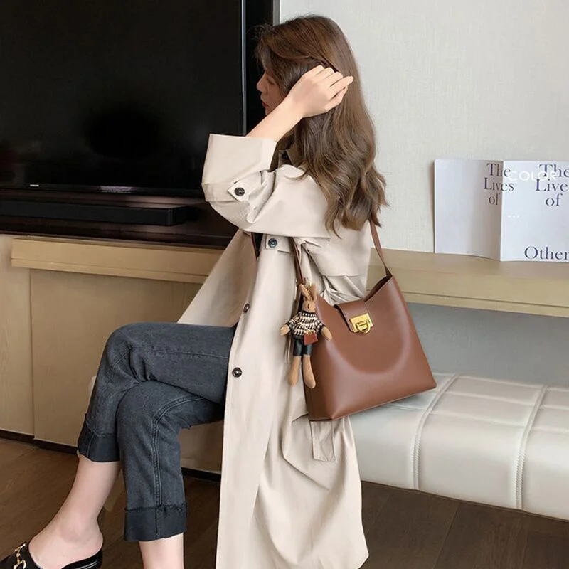 2021 new leather women's bag French minority bucket bag women's one shoulder bag fashion versatile diagonal bag women's bag
2021 new leather women's bag French minority bucket bag women's one shoulder bag fashion versatile diagonal bag women's bag