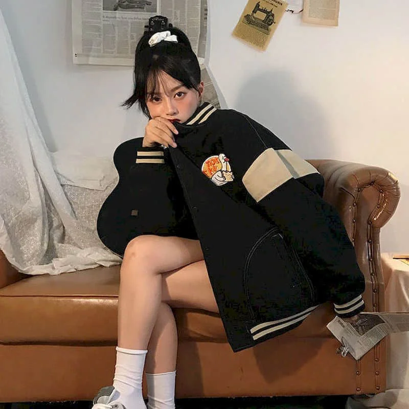 Contrasting Coat Men Women 2022 Spring Autumn New Streetwear Jacket Lovely Embroidery All-match Loose Punk BF Baseball Uniform
Contrasting Coat Men Women 2022 Spring Autumn New Streetwear Jacket Lovely Embroidery All-match Loose Punk BF Baseball Uniform