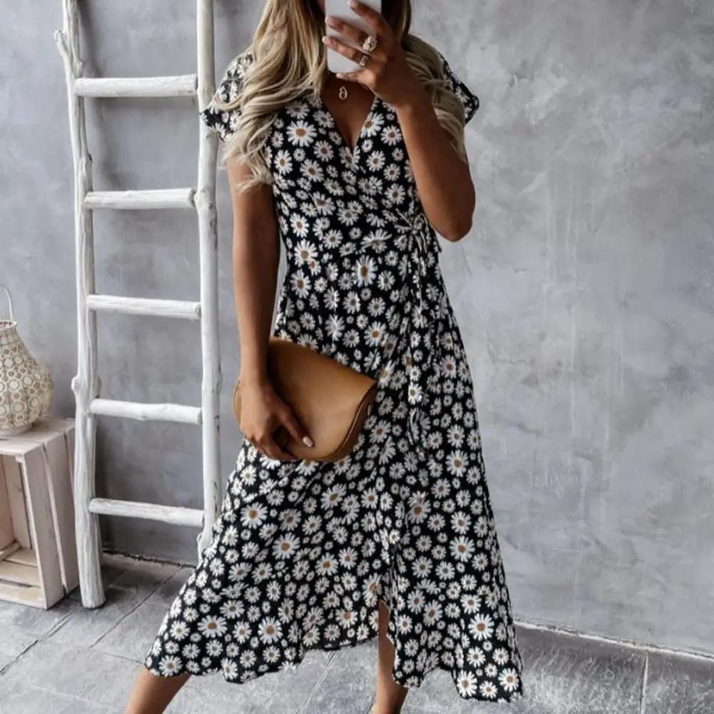 2021 Casual V Neck Wide Hem Female Women Vintage Floral Printing Dress for Beach Elegant Lace Up Sweet Summer Club Sexy Dress
2021 Casual V Neck Wide Hem Female Women Vintage Floral Printing Dress for Beach Elegant Lace Up Sweet Summer Club Sexy Dress
