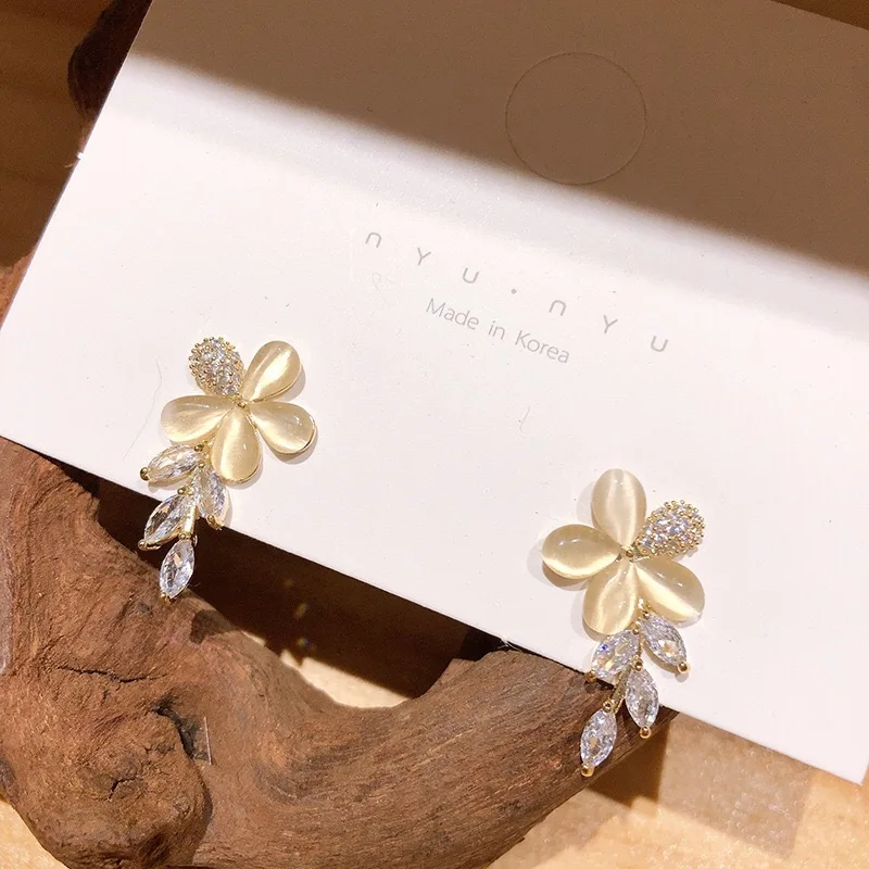 Fashion Opal Petal Earrings Tide Temperament Commuter Earrings Diamond Earrings 
Fashion Opal Petal Earrings Tide Temperament Commuter Earrings Diamond Earrings