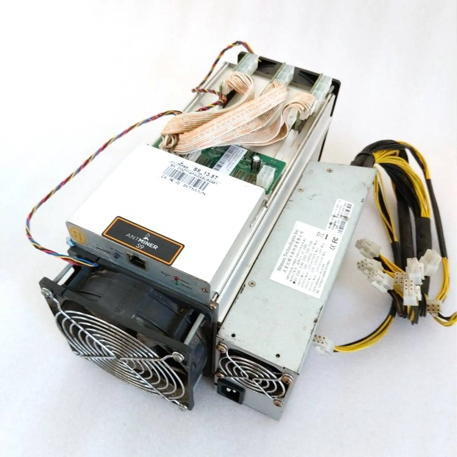 12V BTC Miner AntMiner S9 13.5T With BITMAIN Power Supply Bitcoin Miner 1600w Used
12V BTC Miner AntMiner S9 13.5T With BITMAIN Power Supply Bitcoin Miner 1600w Used