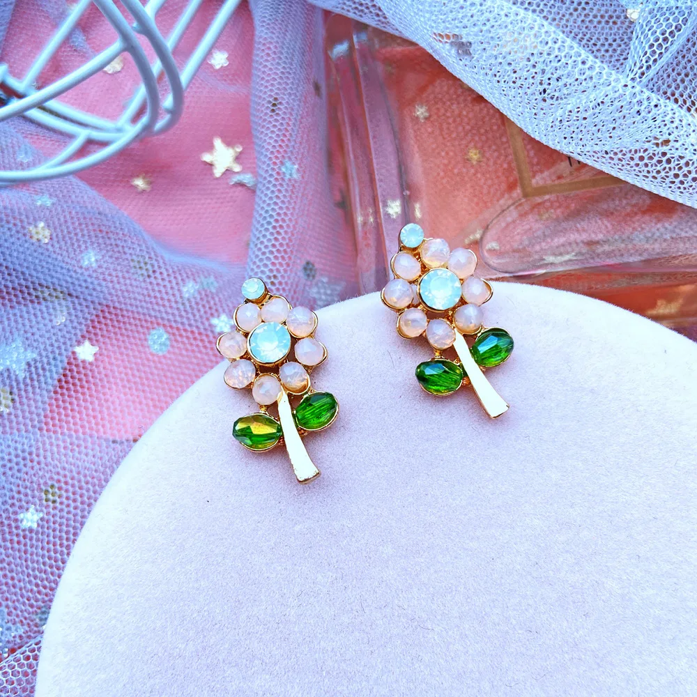 5134301 Hanzhishang European and American Cross-Border Inlaid Flash Flower Ear Stud Creative Retro Sweet Flower Earrings
5134301 Hanzhishang European and American Cross-Border Inlaid Flash Flower Ear Stud Creative Retro Sweet Flower Earrings