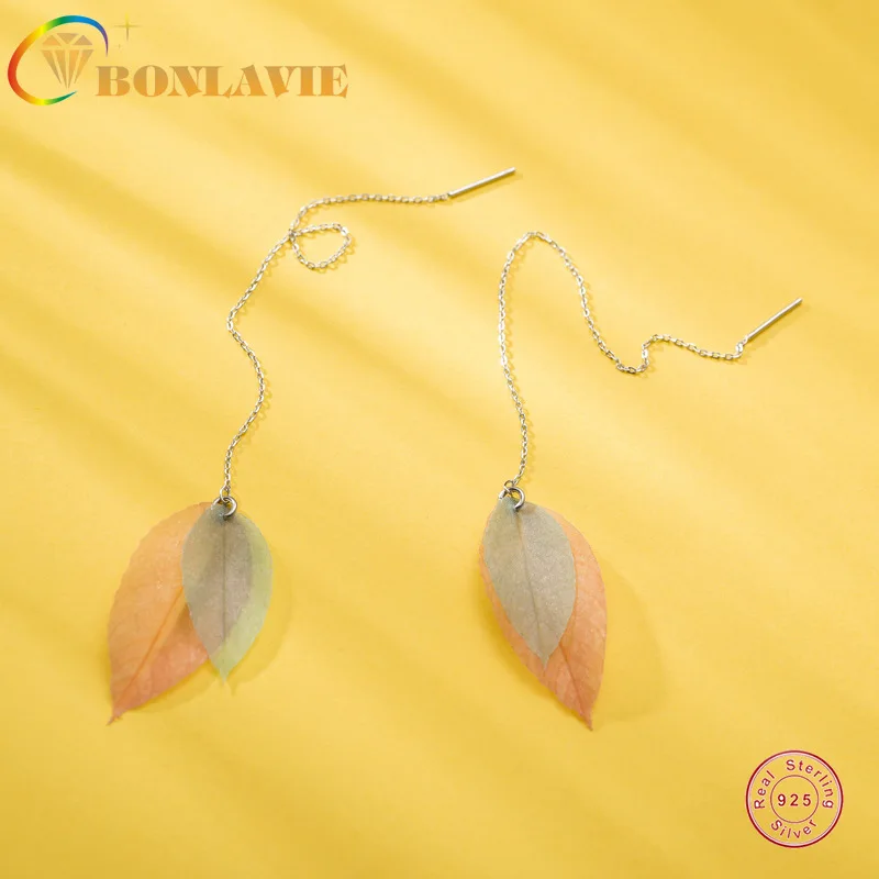 Серьги BONLAVIE с длинной цепочкой из серебра 925 пробы с листьями из красного и зеленого тюля
Серьги BONLAVIE с длинной цепочкой из серебра 925 пробы с листьями из красного и зеленого тюля